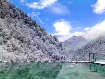 【华美达温泉+鹧鸪山2日游】成都周边游网红无边温泉（含华美达温泉+含全餐）
