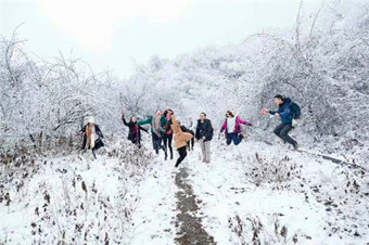 【红岩山1日游】成都周边1日游徒步耍雪彭州红岩山