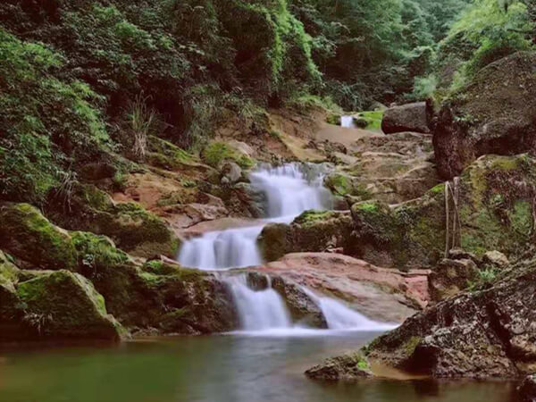 【弯弓岩1日游】成都周边一日游耍水弯弓岩，耍水纳凉小徒步（含餐提供水枪）