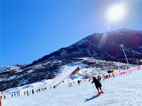 【鹧鸪山滑雪+达古冰川2日游】冰雪奇遇2日滑雪之旅（含1小时滑雪 ）