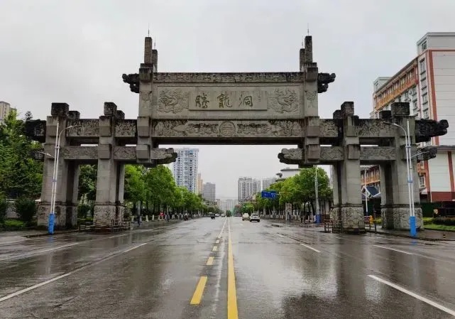 【利川3日游】成都周边游之怒晴湘西，探秘瓶山古墓--徒步青江古河床3日游（节假日特辑）